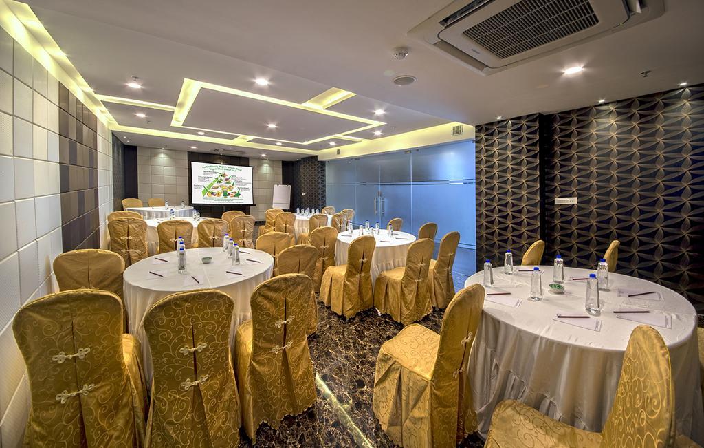 เดอะ เฟิร์น เรสซิเดนซี กลกาตา Hotel โกลกาตา ภายนอก รูปภาพ
